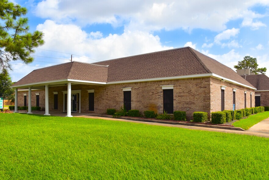 More Photos Of 7050 Lakeview Haven, Houston Medical For Lease