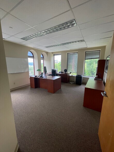 More Photos Of 3109 Forbes Ave, Pittsburgh Medical For Lease