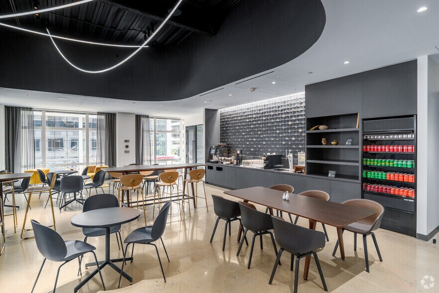 More Photos Of 2001 Market St, Philadelphia Coworking Space