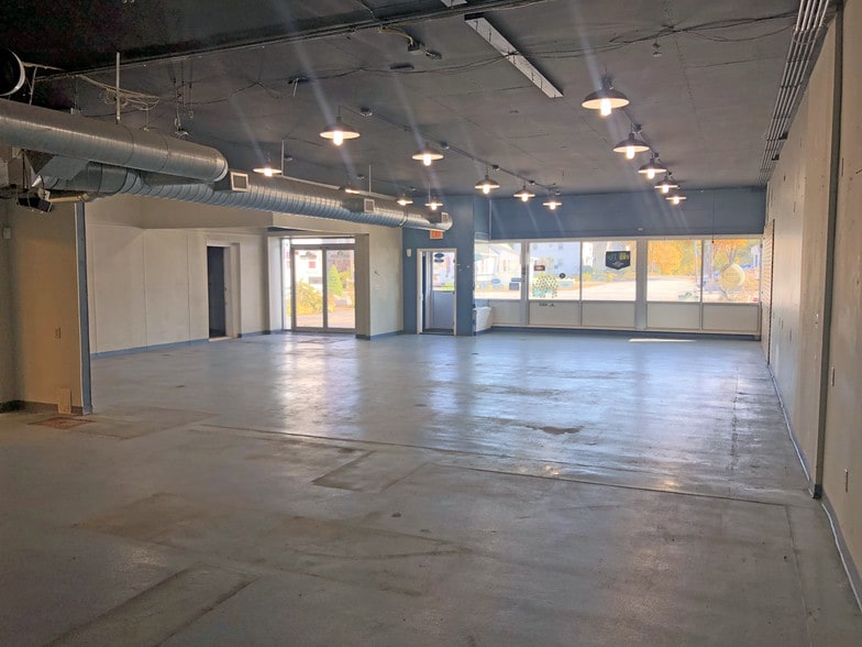More Photos Of 885 Second St, Manchester Freestanding For Lease
