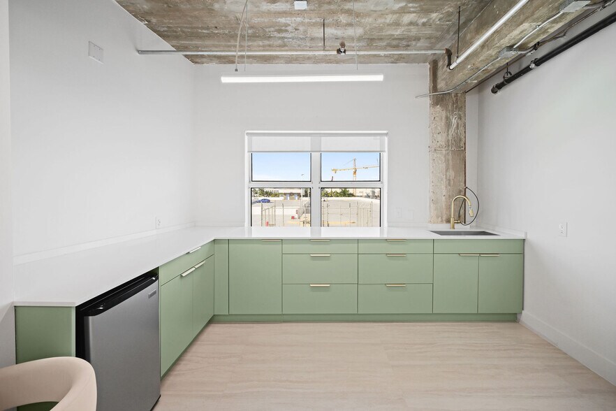 More Photos Of 605 Lincoln Rd, Miami Beach Office Residential For Sale