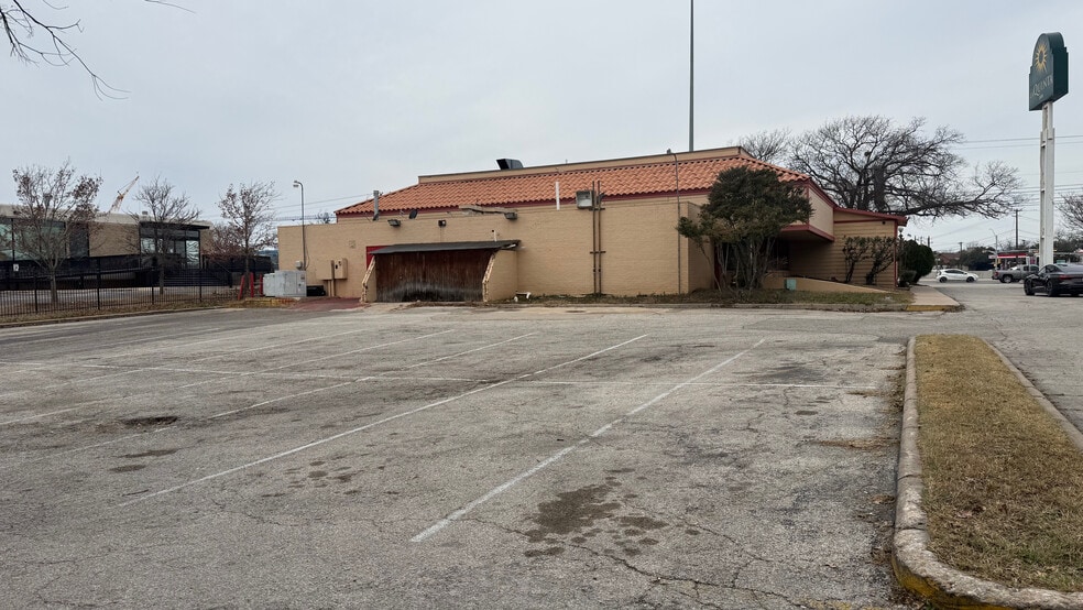 More Photos Of 2313 IH 35, Austin Restaurant For Lease
