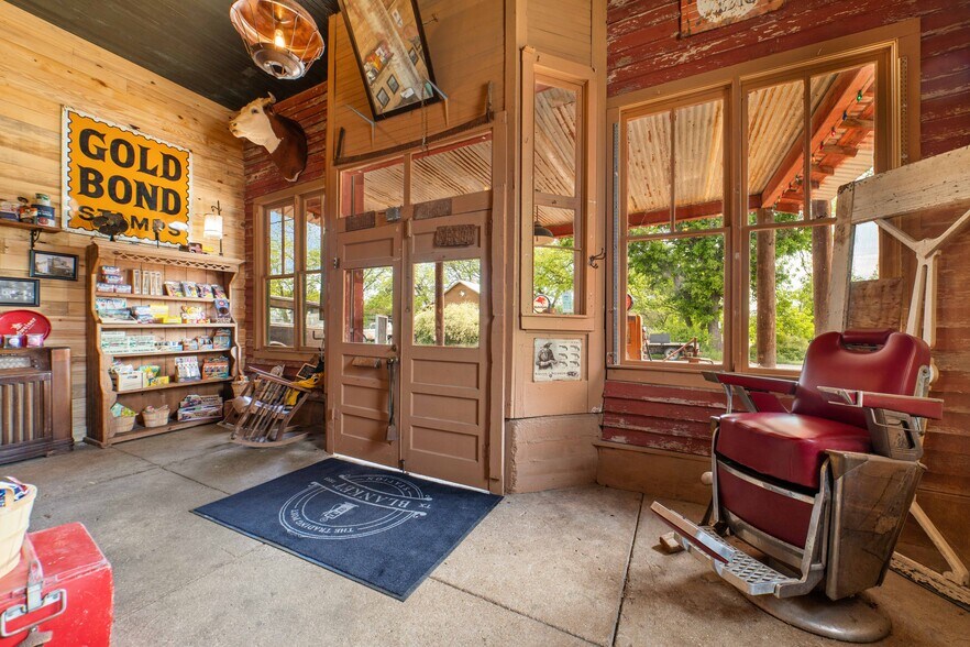 More Photos Of 622 Main st, Blanket Storefront Retail Office For Sale