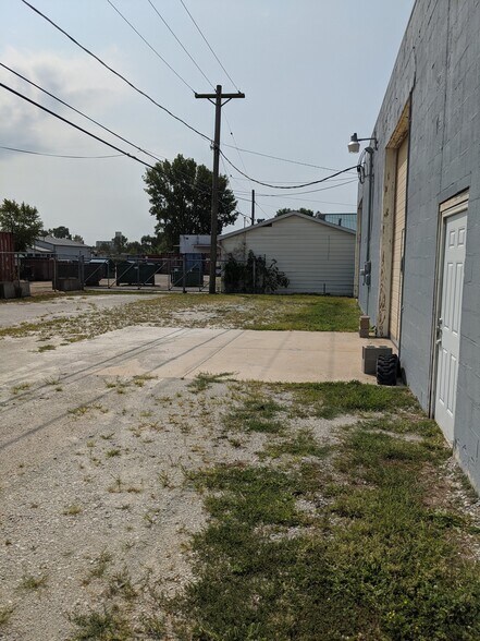 More Photos Of 250 S Kinzie Ave, Bradley Flex For Sale