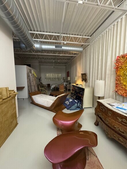 More Photos Of 4766-4768 Memphis St, Dallas Showroom For Lease