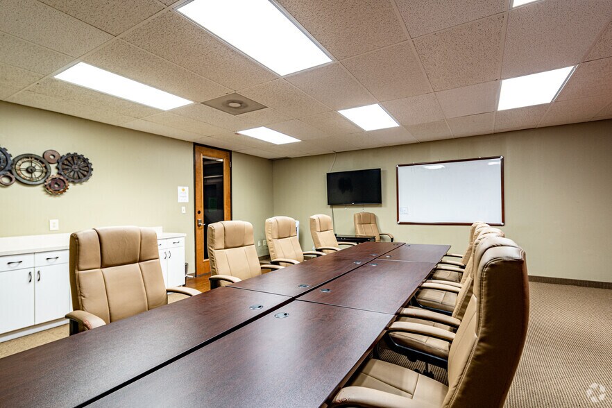 More Photos Of 2080 N State Highway 360, Grand Prairie Office Residential For Lease