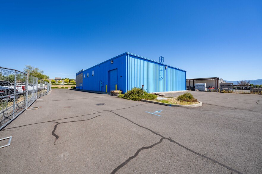 More Photos Of 3755 Crater Lake Hwy, Medford Freestanding For Sale