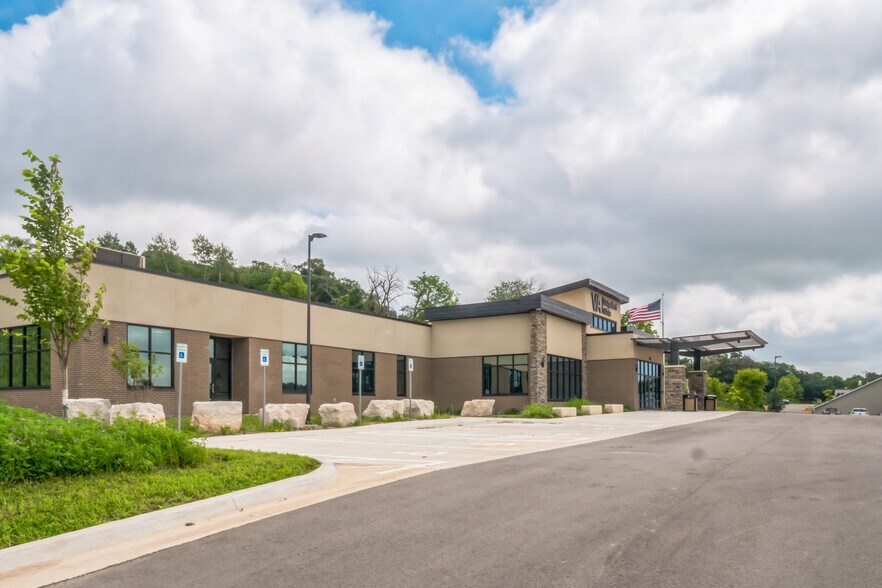 More Photos Of 1106 Military Blvd, Decorah Office For Sale