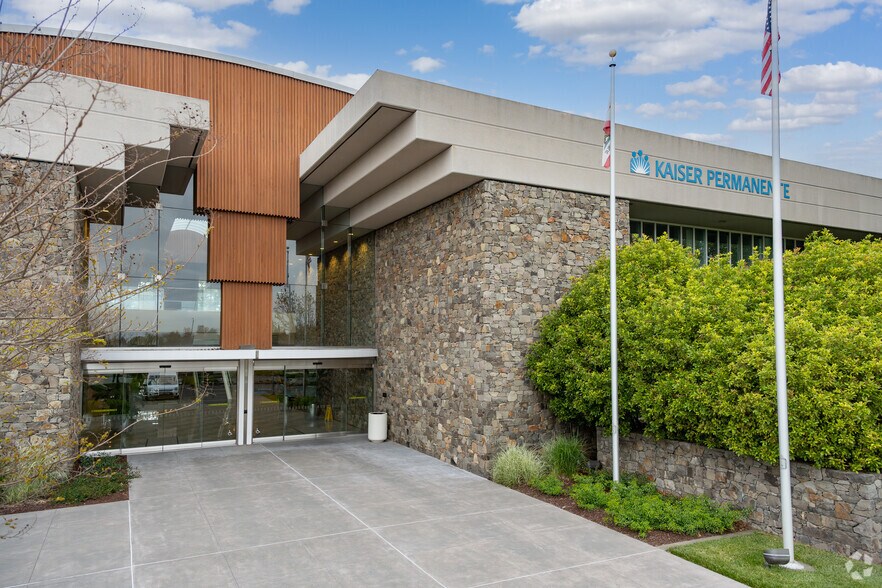 More Photos Of 2235 Mercury Way, Santa Rosa Medical For Lease