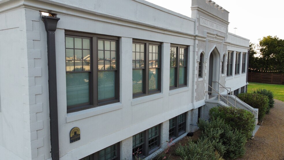 More Photos Of 1601 Chalk Hill Rd, Dallas Loft Creative Space For Sale