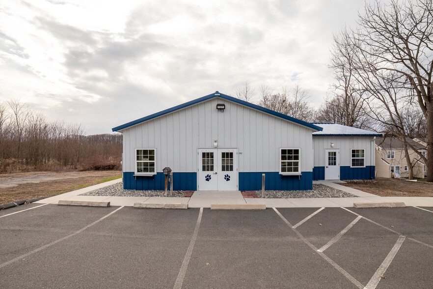 Primary Photo Of 102 Grove St, Chicopee Veterinarian Kennel For Sale
