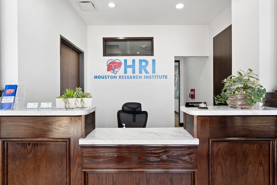 More Photos Of 19701 Kingwood Dr, Kingwood Office For Sale