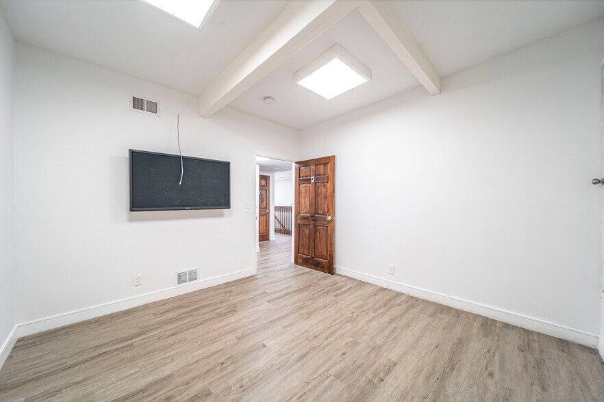 More Photos Of 1230 N Jefferson St, Anaheim Light Distribution For Sale