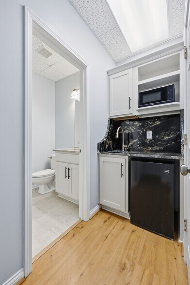 More Photos Of 531 Darby Creek Rd, Lexington Office For Lease