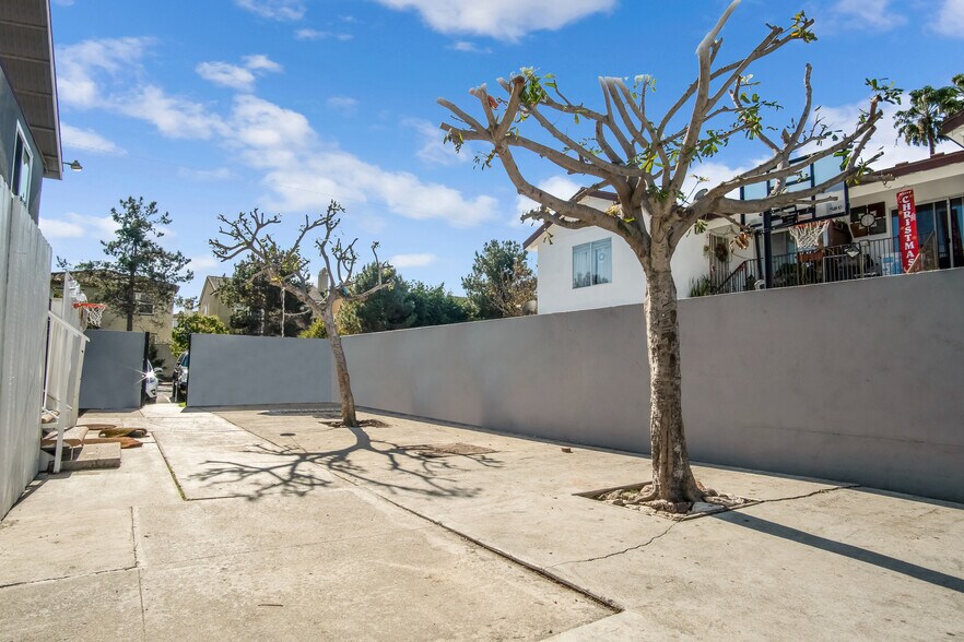 More Photos Of 1022 El Camino Dr, Costa Mesa Apartments For Sale