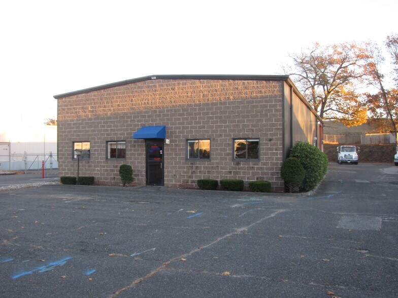 More Photos Of 87 Carando Dr, Springfield Flex For Lease