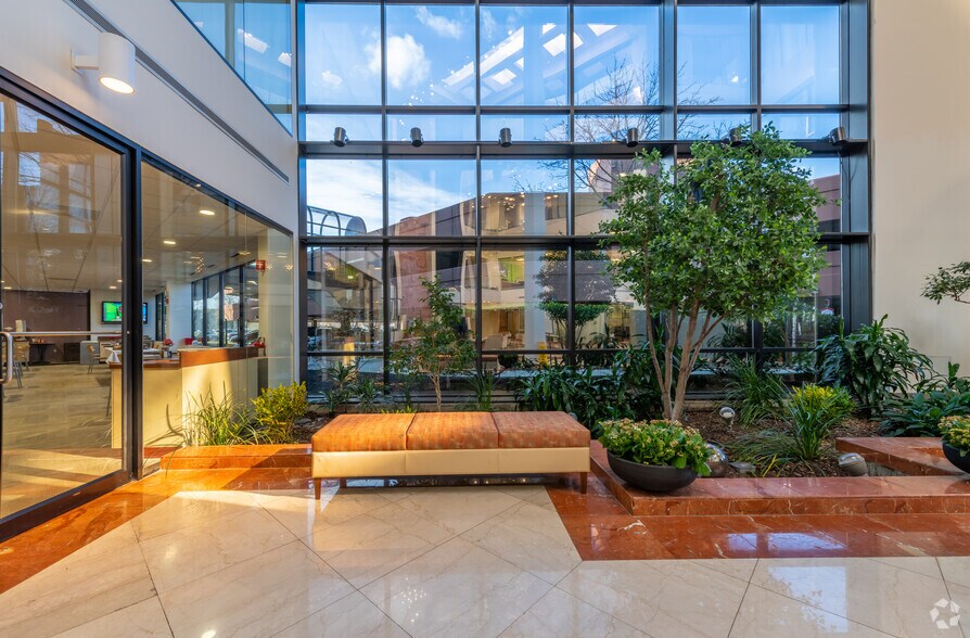 More Photos Of 101 Edgewater Dr, Wakefield Unknown For Lease