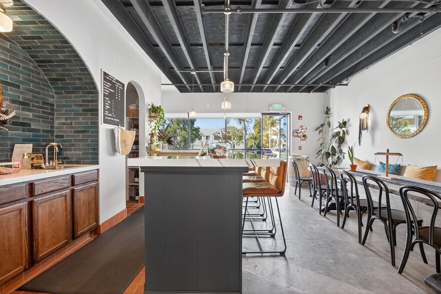 More Photos Of 4517 Market St, Ventura Light Distribution For Sale