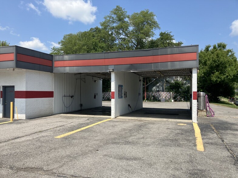 More Photos Of 1004 William St, Cape Girardeau Carwash For Sale