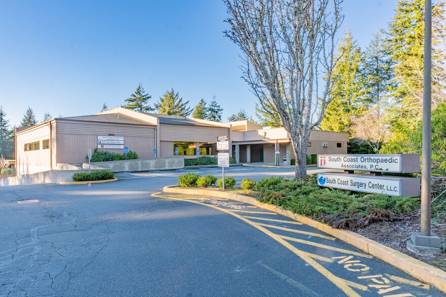 More Photos Of 2699 N 17th St, Coos Bay Medical For Sale