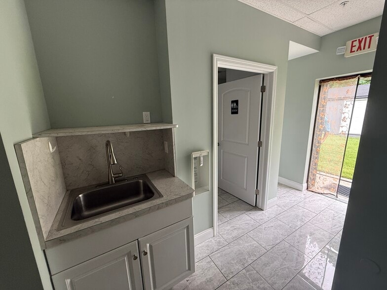 More Photos Of 213 Lake Ave, Saint James Storefront Retail Office For Lease