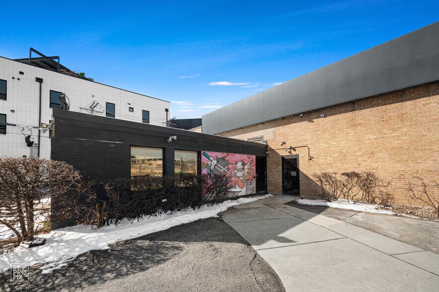More Photos Of 1322 W Walton St, Chicago Light Distribution For Lease