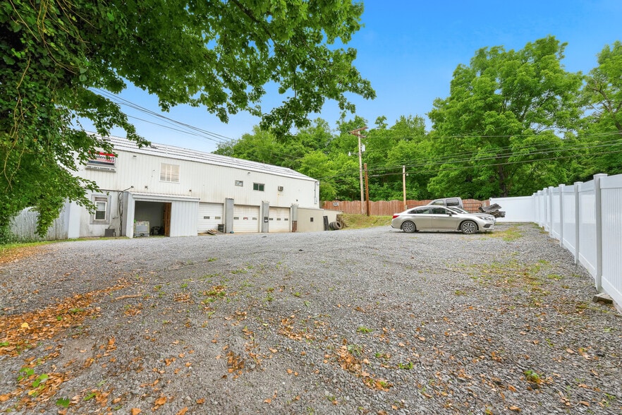 More Photos Of 622 Blue Horizon Dr, Morgantown Auto Repair For Sale