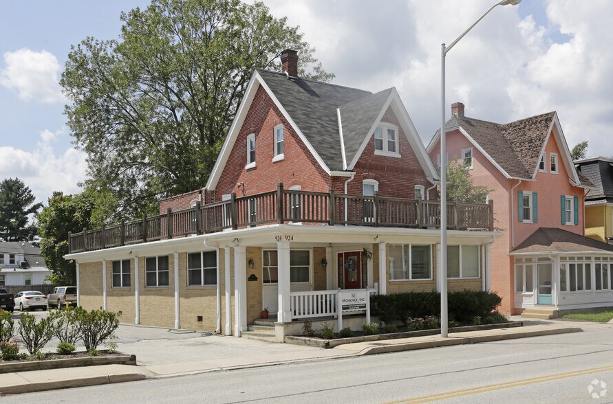 Primary Photo Of 924 County Line Rd, Bryn Mawr Office For Sale