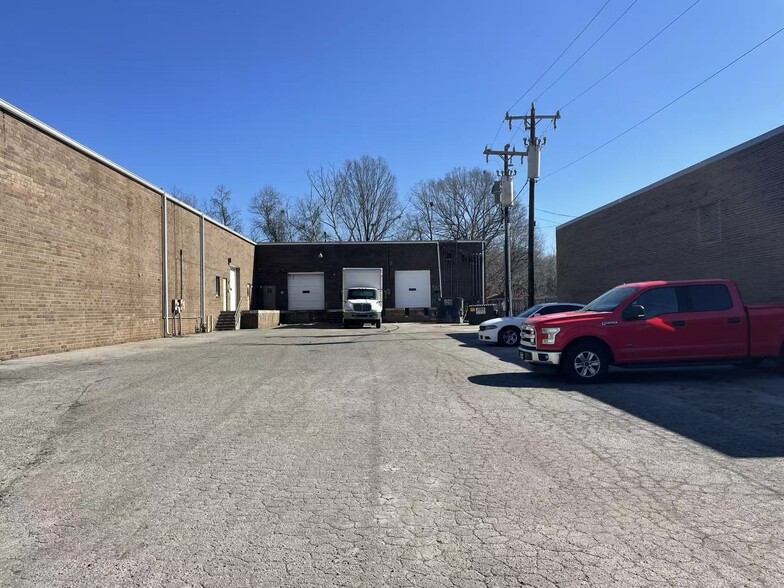 More Photos Of 1007 Norwalk St, Greensboro Warehouse For Lease