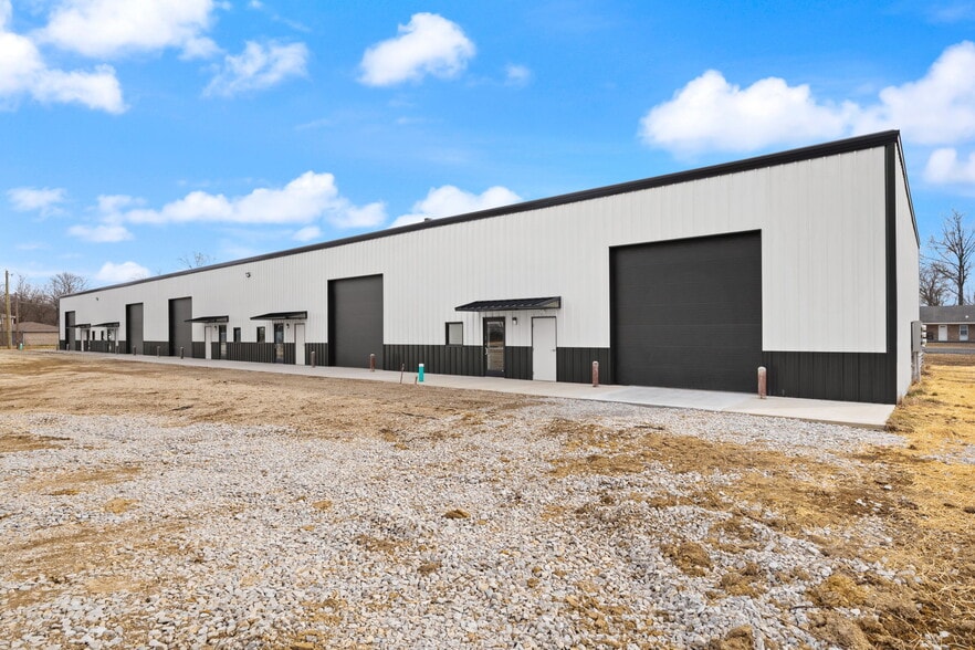 More Photos Of 331 1st Avenue, Shepherdsville Warehouse For Lease