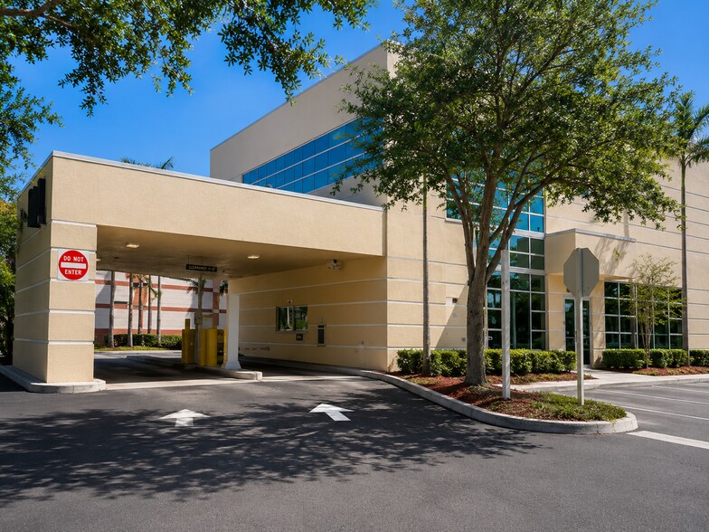 More Photos Of 8901 W Atlantic Blvd, Coral Springs Bank For Lease