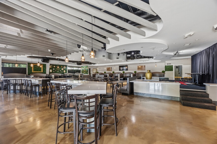 More Photos Of 1585 Pine Ridge Rd, Naples General Retail For Sale
