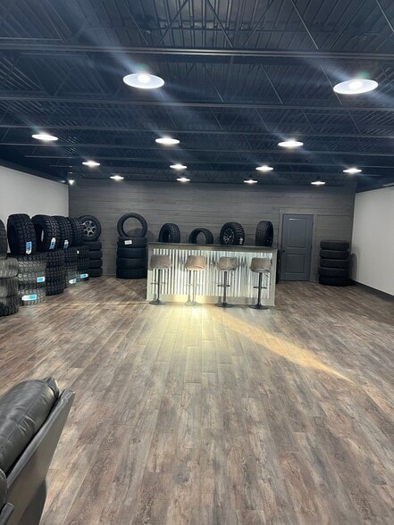 More Photos Of 1201 N Ashley St, Valdosta Auto Repair For Sale