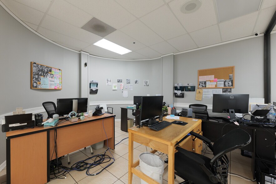More Photos Of 305 Expressway 83, Mission Medical For Lease
