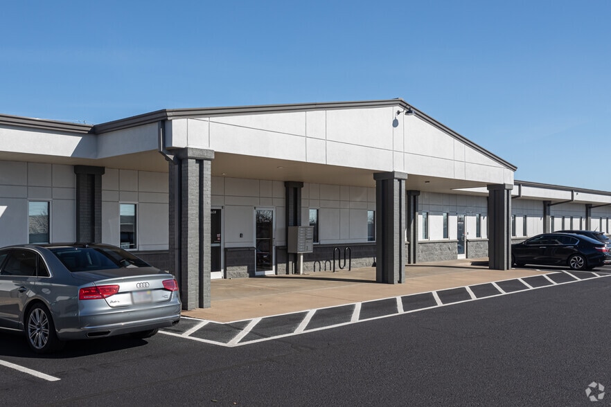 More Photos Of 2704 SE Otis Corley Dr, Bentonville Office For Lease