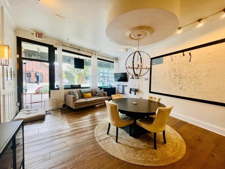 More Photos Of 862-866 N High St, Columbus Storefront Retail Residential For Lease