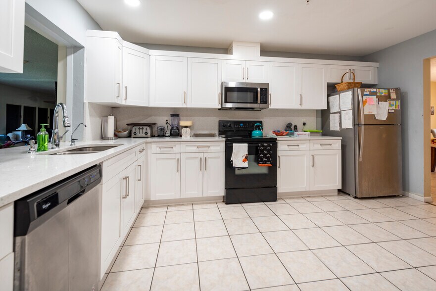 More Photos Of 621 NW 76th Ave, Plantation Assisted Living For Sale