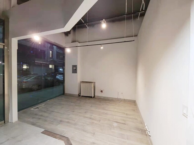 More Photos Of 42 W 38th St, New York Office For Lease