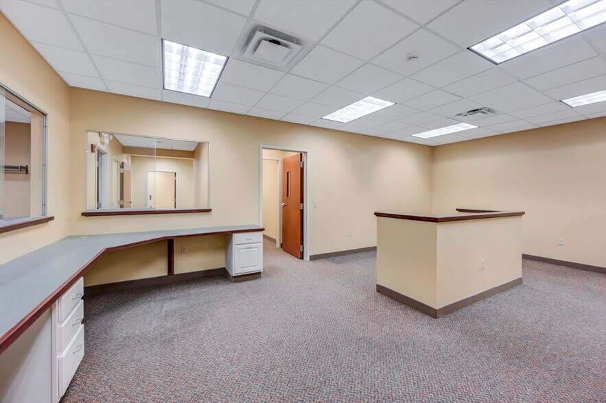 More Photos Of 1110 Clay Ave, Dunmore Medical For Lease
