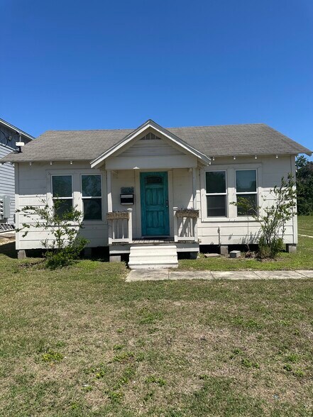 More Photos Of 506 N Alamo St, Refugio Office For Sale