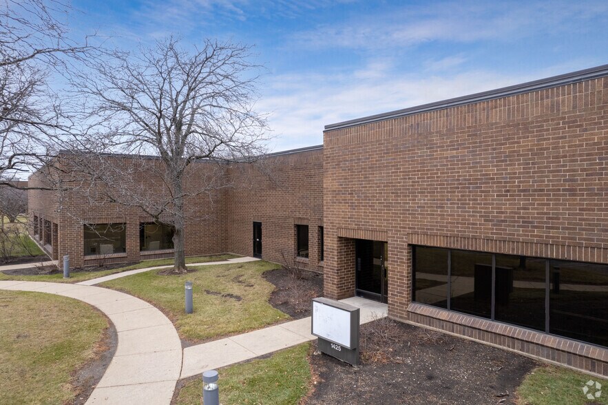 More Photos Of 1405-1495 Busch Pky, Buffalo Grove Research And Development For Lease