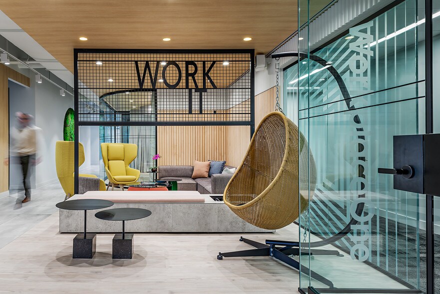 More Photos Of 111 Peter St, Toronto Office For Lease