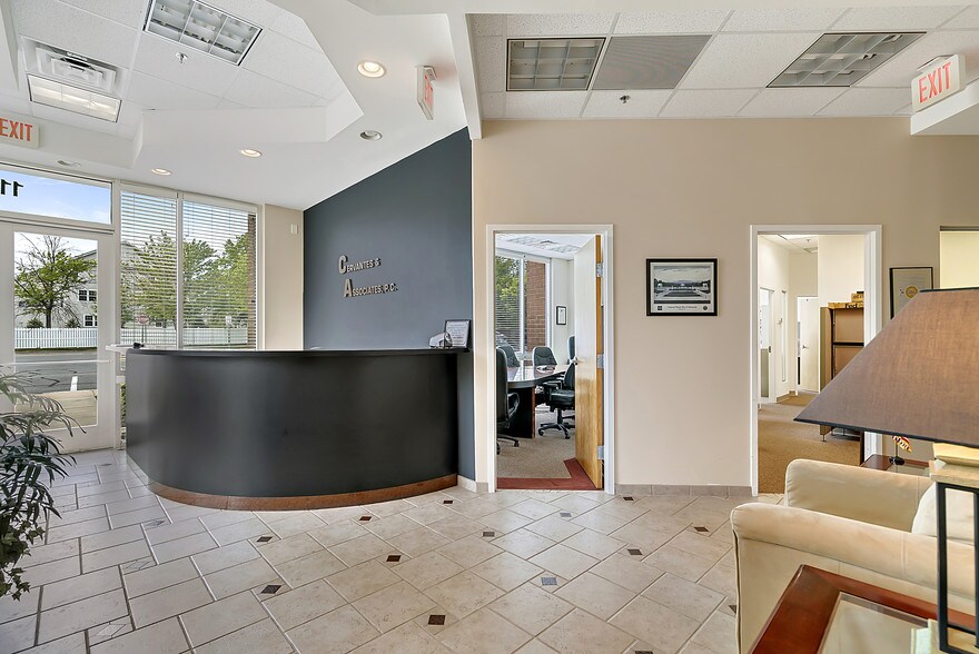 More Photos Of 4229 Lafayette Center Dr, Chantilly Business Park For Lease