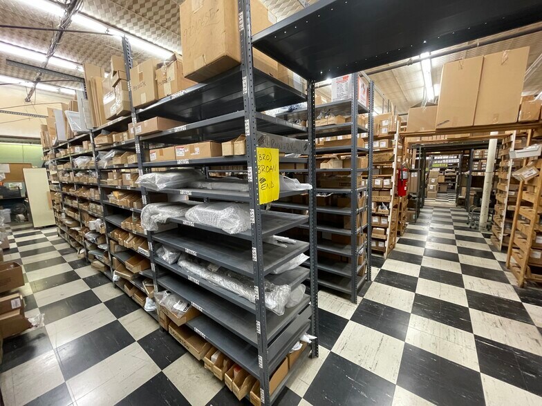 More Photos Of 7757 Lawrence, Norridge Department Store For Lease