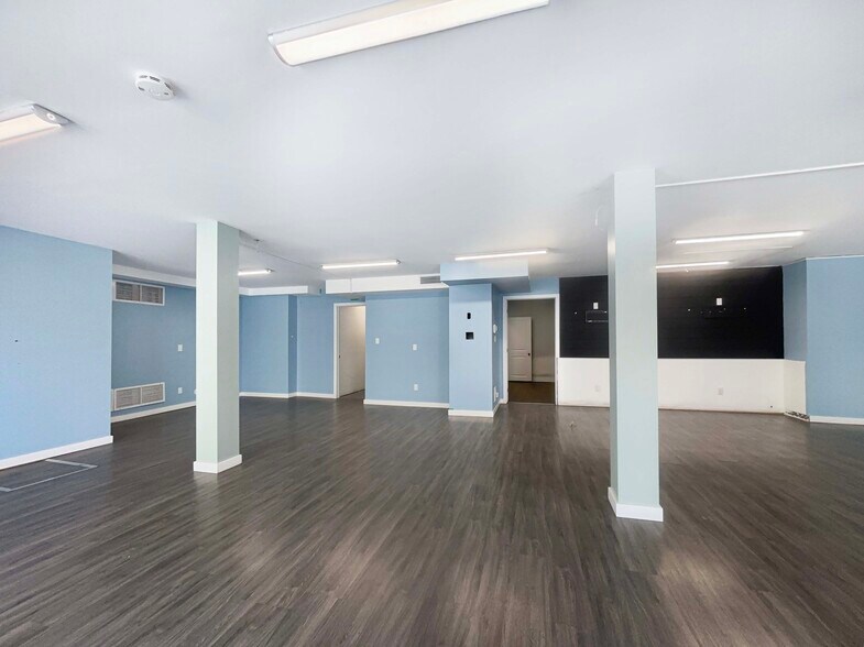 More Photos Of 59 Dalhousie St, Brantford Storefront For Lease