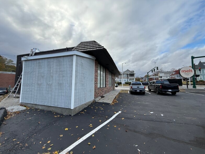 More Photos Of 414 Chandler St, Worcester Storefront Retail Office For Sale
