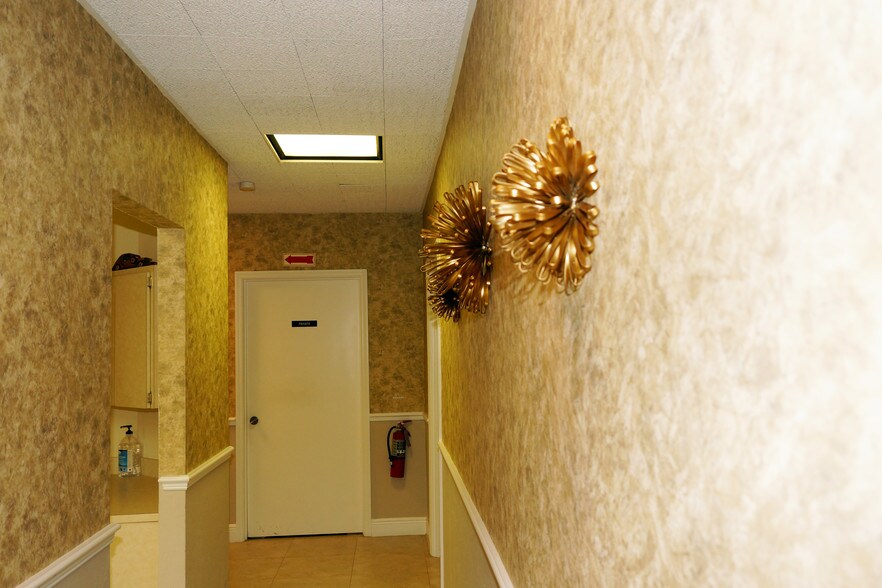 More Photos Of 7824 Lake Underhill Rd, Orlando Medical For Lease