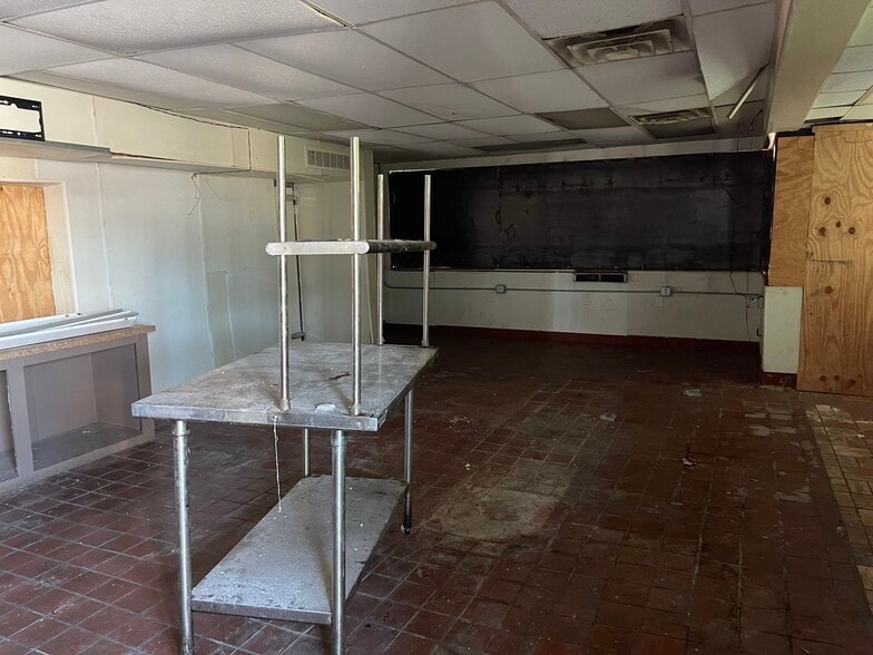 More Photos Of 4001 Glenwood Rd, Decatur Fast Food For Sale