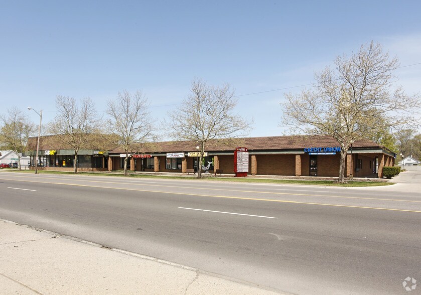 More Photos Of 30094-30120 Ford Rd, Garden City Storefront For Lease