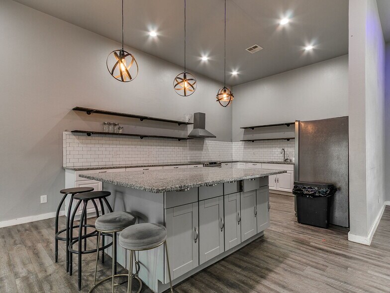 More Photos Of 3875 E Waterloo Rd, Edmond Warehouse For Lease